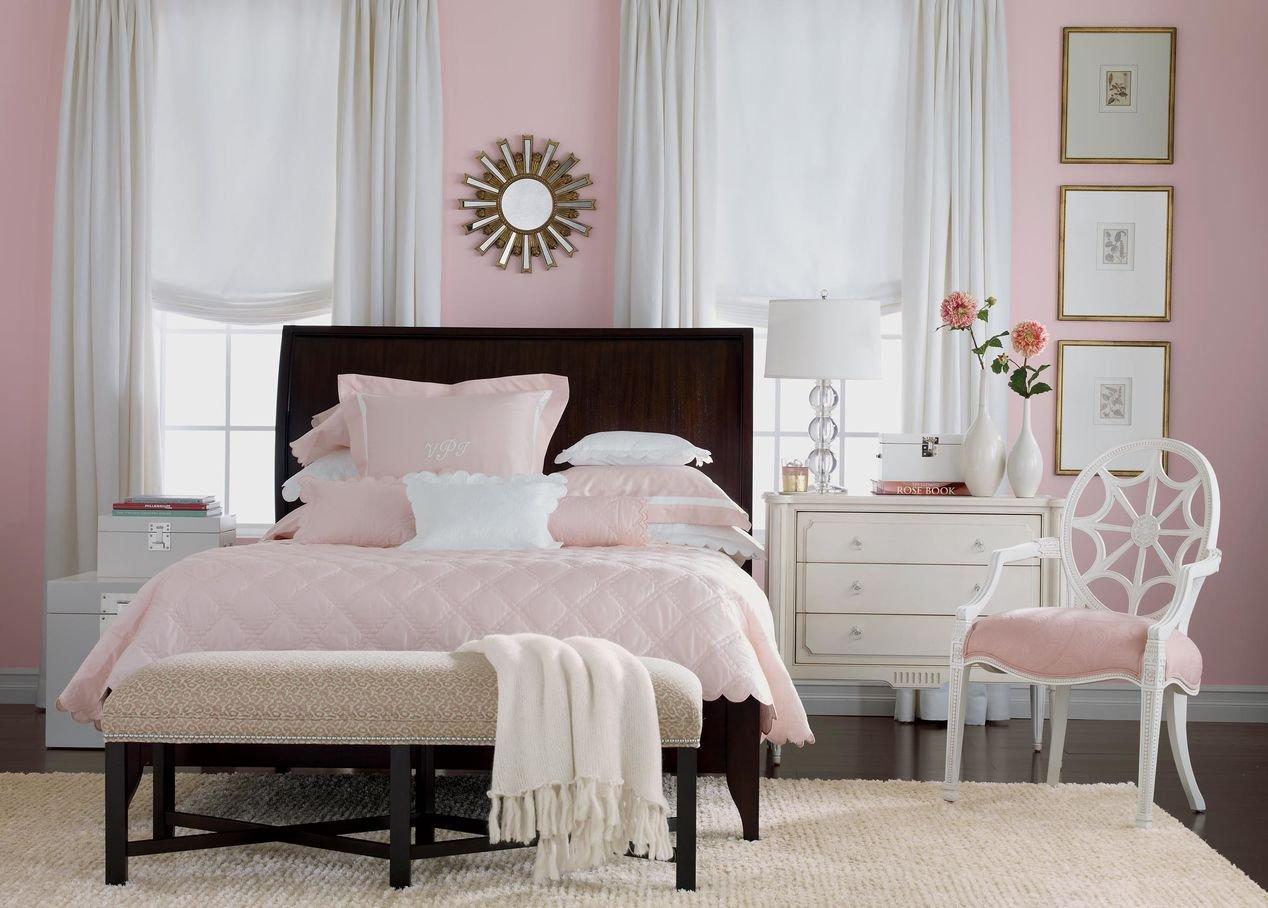 Интерьер спальни в пыльно-розовых тонах